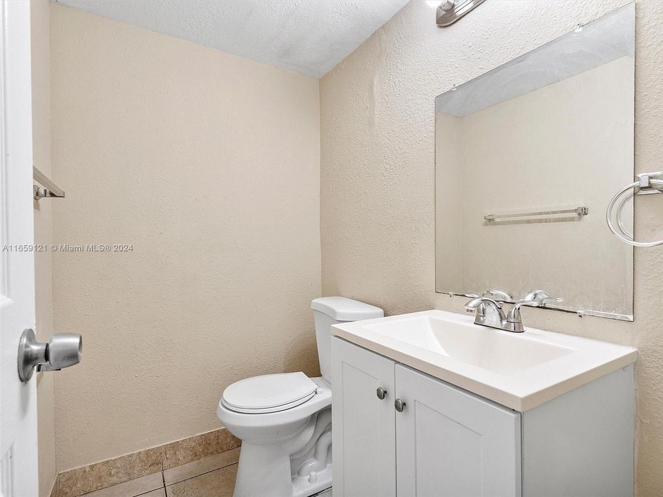 For Rent: $3,200 (4 beds, 2 baths, 1380 Square Feet)