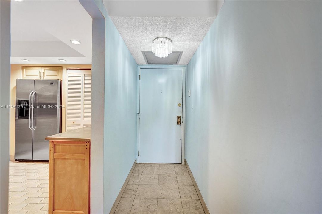 For Sale: $318,000 (2 beds, 2 baths, 1383 Square Feet)