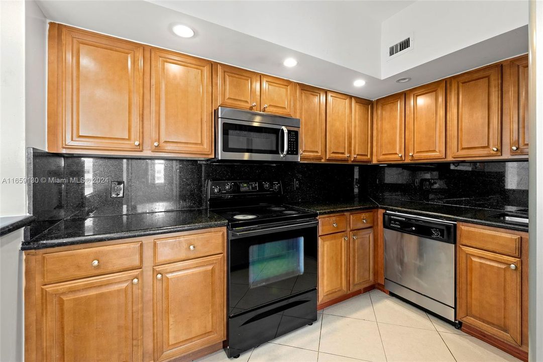 For Sale: $525,000 (2 beds, 2 baths, 1190 Square Feet)