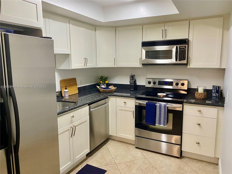 For Rent: $2,500 (1 beds, 1 baths, 840 Square Feet)