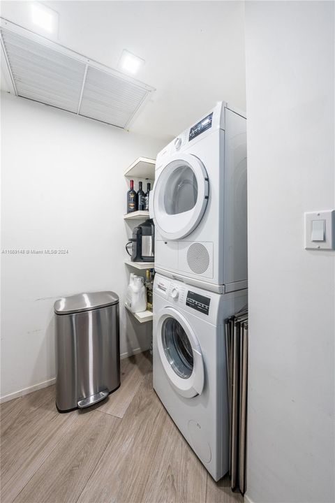 Full-sized washer/dryers in the unit