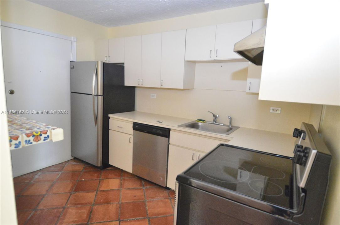 For Rent: $2,100 (2 beds, 2 baths, 1087 Square Feet)