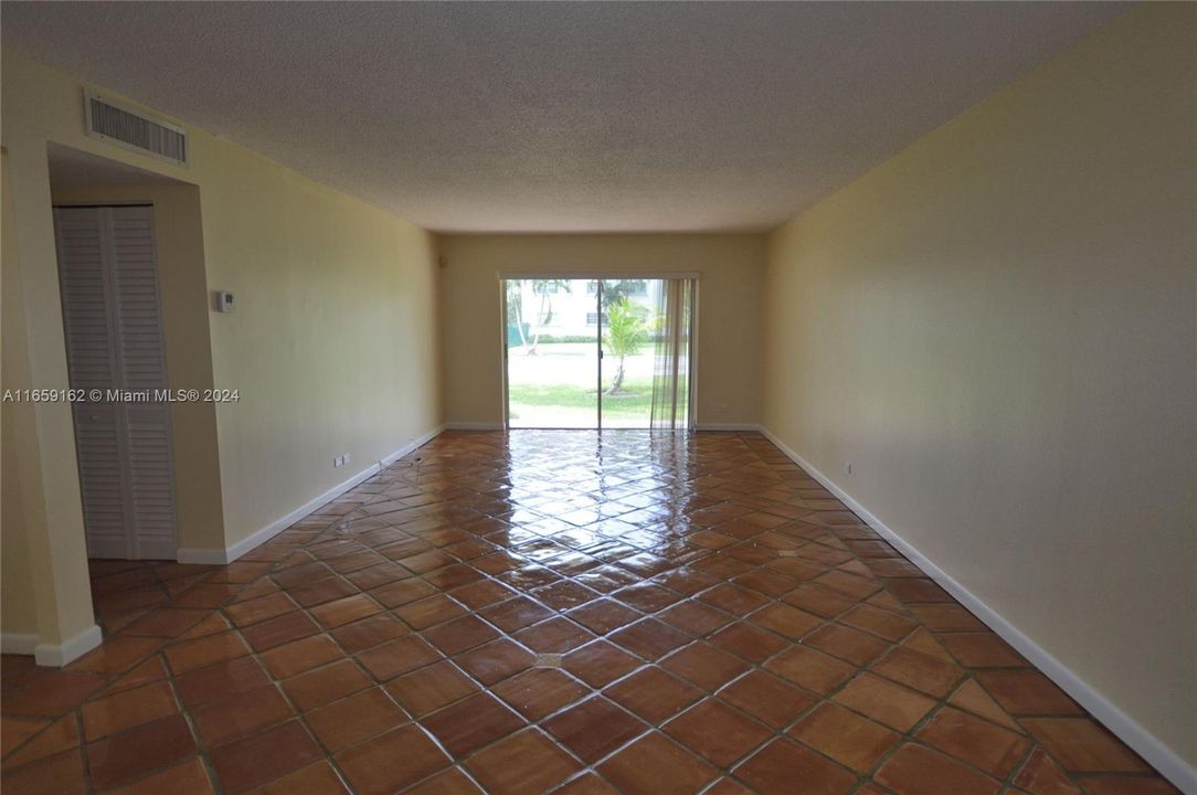 For Rent: $2,100 (2 beds, 2 baths, 1087 Square Feet)