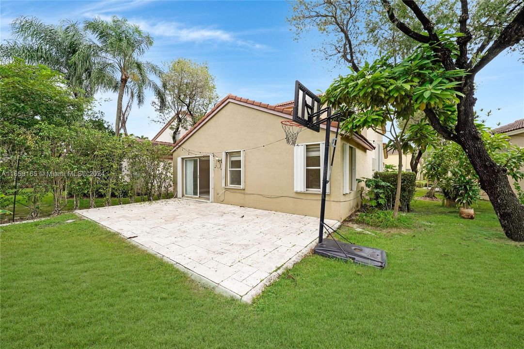 For Sale: $740,000 (4 beds, 2 baths, 2092 Square Feet)