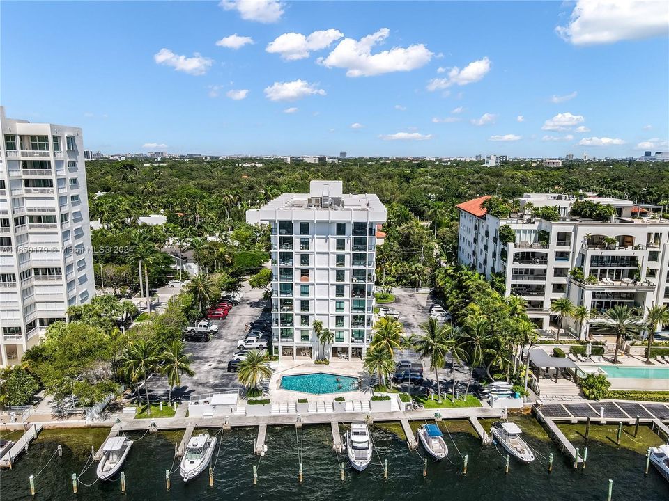 For Sale: $1,200,000 (2 beds, 2 baths, 1060 Square Feet)