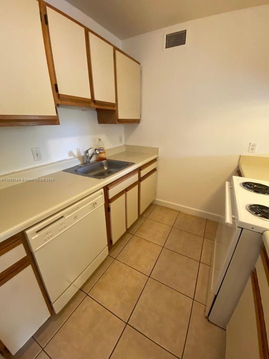 For Rent: $1,600 (1 beds, 1 baths, 713 Square Feet)