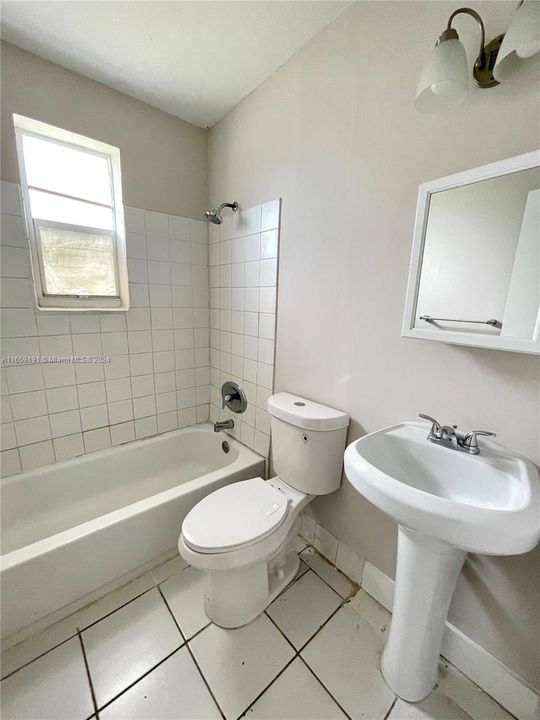 For Rent: $1,990 (2 beds, 1 baths, 720 Square Feet)