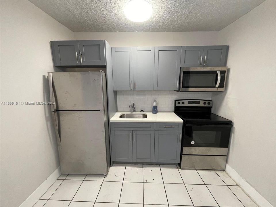 For Rent: $1,990 (2 beds, 1 baths, 720 Square Feet)