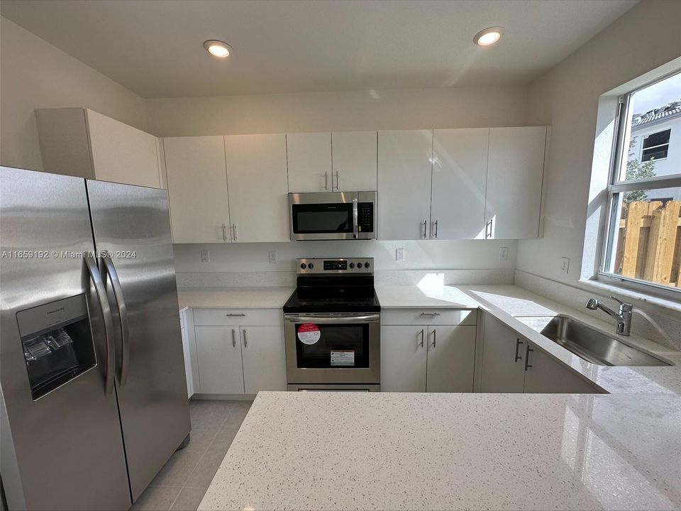 For Rent: $2,700 (3 beds, 2 baths, 1483 Square Feet)