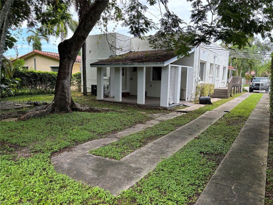 For Sale: $900,000 (2 beds, 2 baths, 1480 Square Feet)