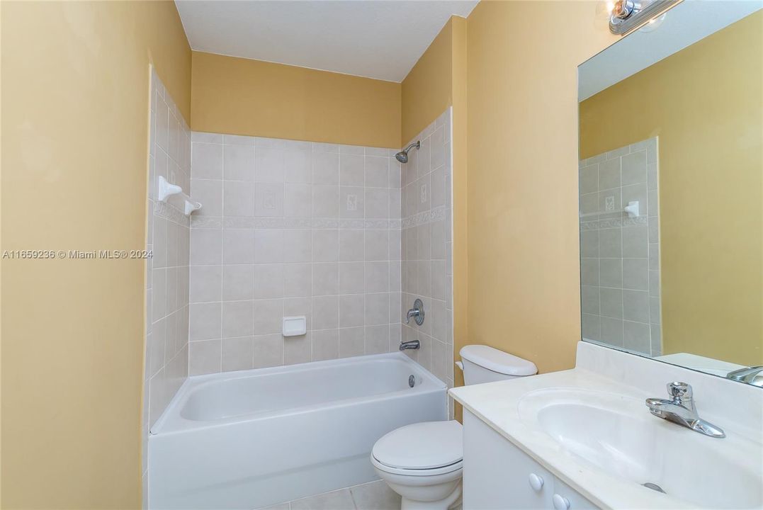 For Sale: $330,000 (2 beds, 2 baths, 1057 Square Feet)