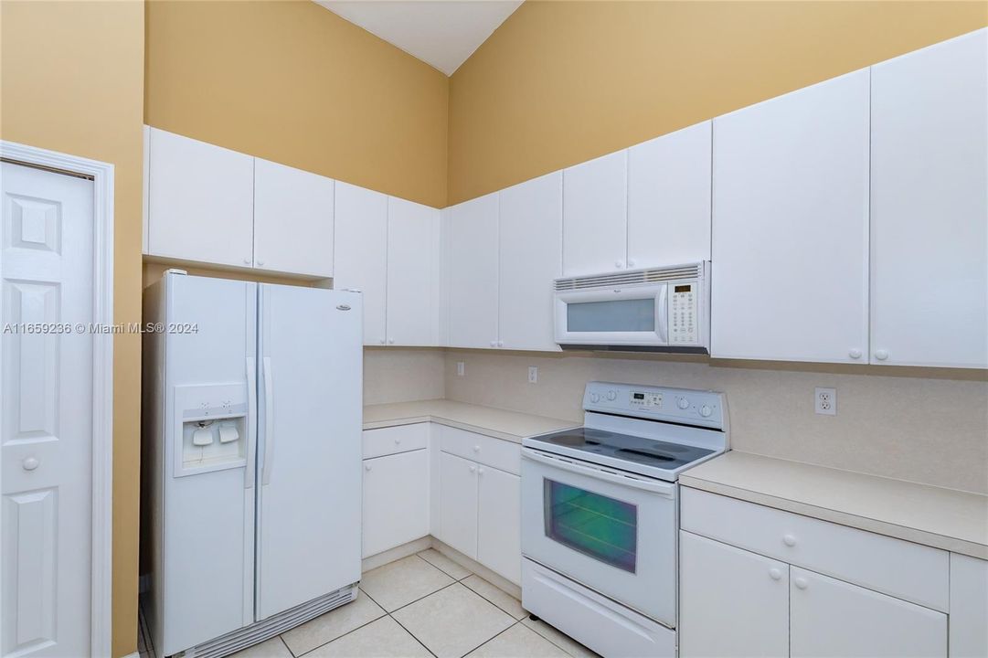 For Sale: $330,000 (2 beds, 2 baths, 1057 Square Feet)