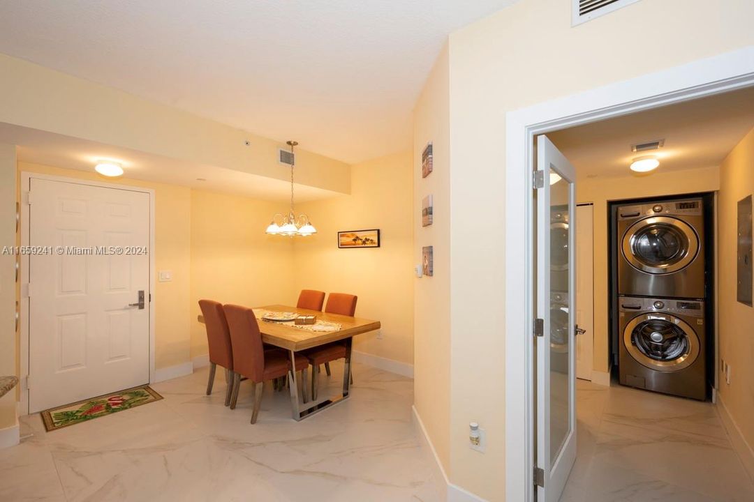 For Sale: $425,000 (2 beds, 2 baths, 1144 Square Feet)