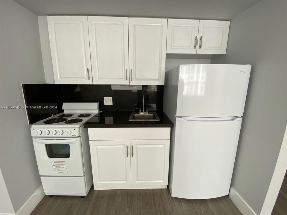 Active With Contract: $1,750 (0 beds, 1 baths, 350 Square Feet)