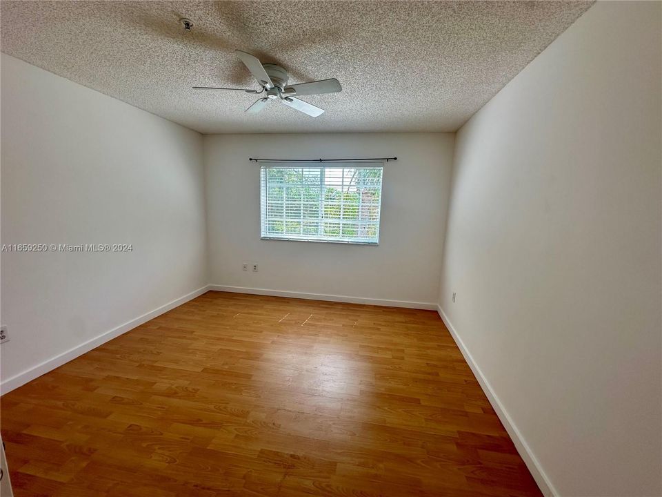 For Rent: $2,300 (2 beds, 2 baths, 966 Square Feet)