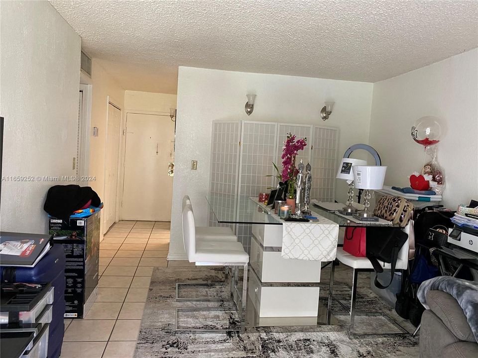 For Rent: $1,750 (1 beds, 1 baths, 598 Square Feet)