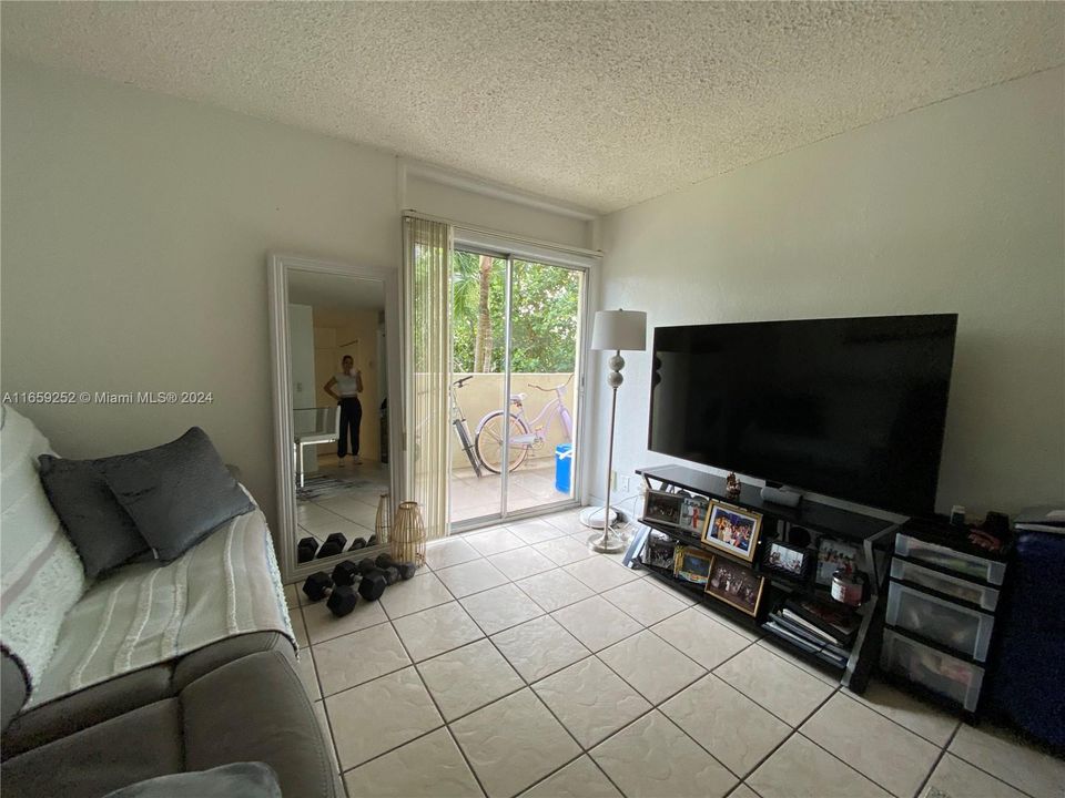 For Rent: $1,750 (1 beds, 1 baths, 598 Square Feet)