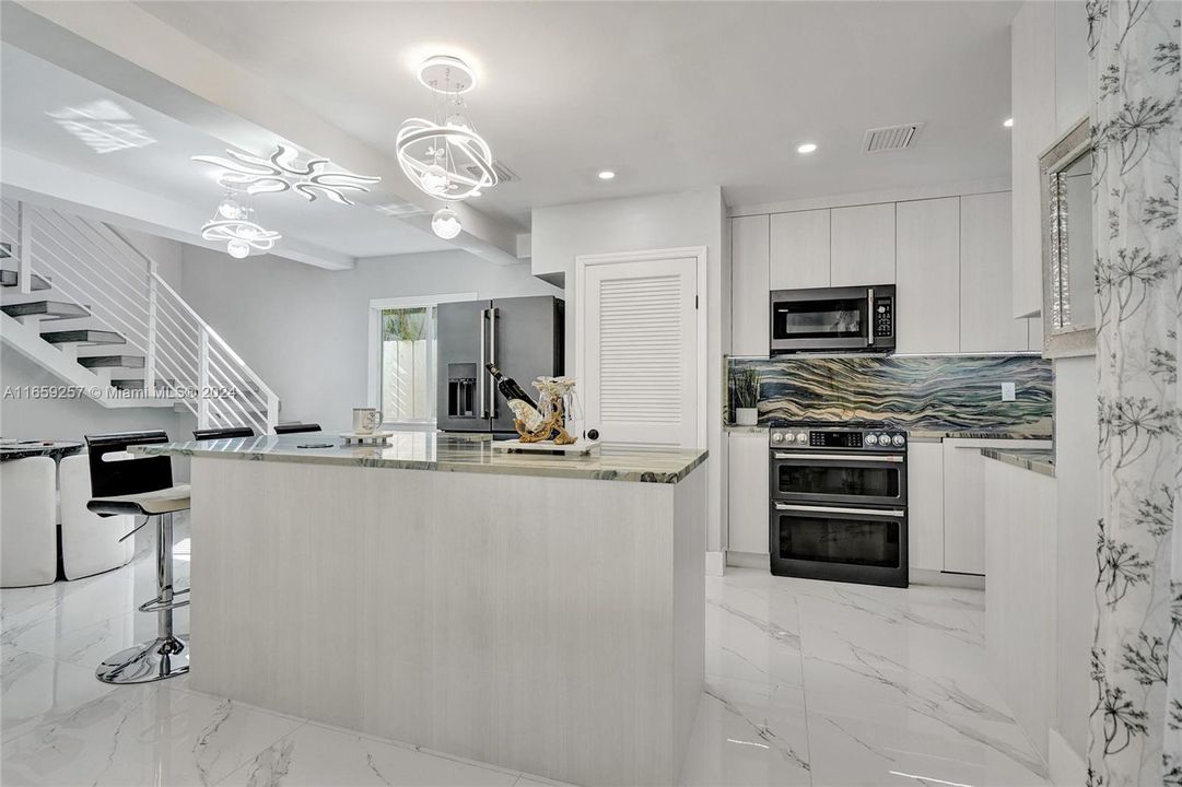 Brand new kitchen with the most luxurious appliances found on the market: “Café”, and Quartzite countertops and backsplash , a rarest stone more expensive and durable than granite.