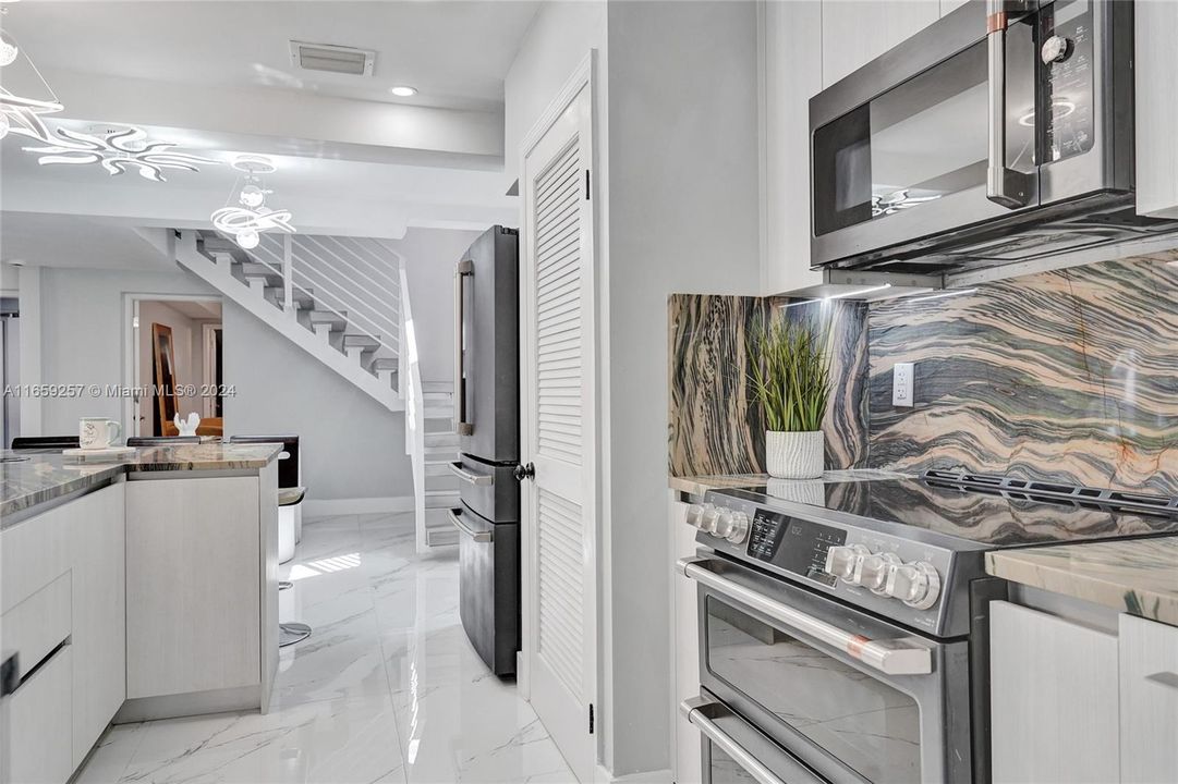 Brand new kitchen with the most luxurious appliances found on the market: “Café”, and Quartzite countertops and backsplash, a rarest stone more expensive and durable than granite.