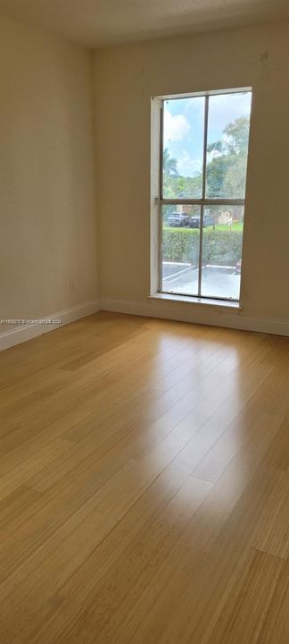 Active With Contract: $1,700 (1 beds, 1 baths, 780 Square Feet)