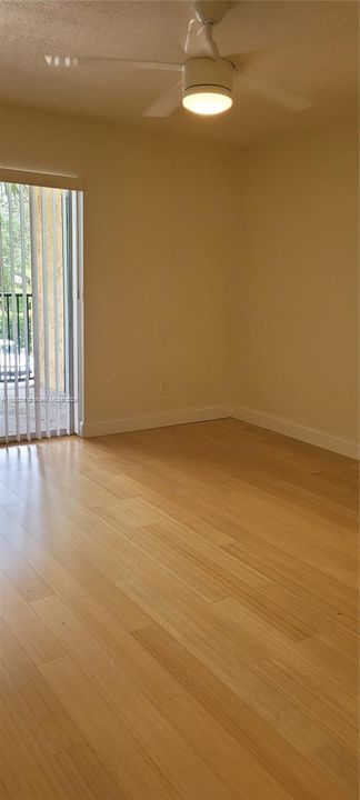 Active With Contract: $1,700 (1 beds, 1 baths, 780 Square Feet)