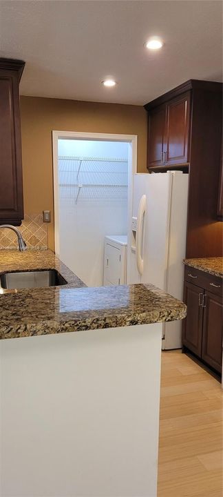 Active With Contract: $1,700 (1 beds, 1 baths, 780 Square Feet)