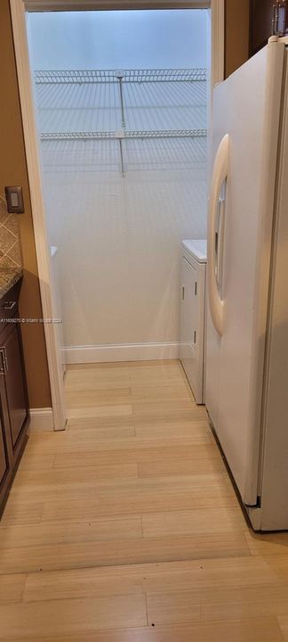 Active With Contract: $1,700 (1 beds, 1 baths, 780 Square Feet)