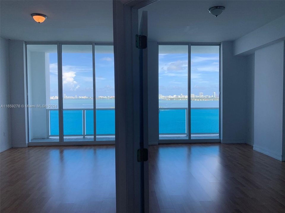 For Sale: $590,000 (1 beds, 2 baths, 950 Square Feet)