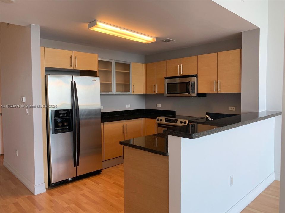 For Sale: $590,000 (1 beds, 2 baths, 950 Square Feet)