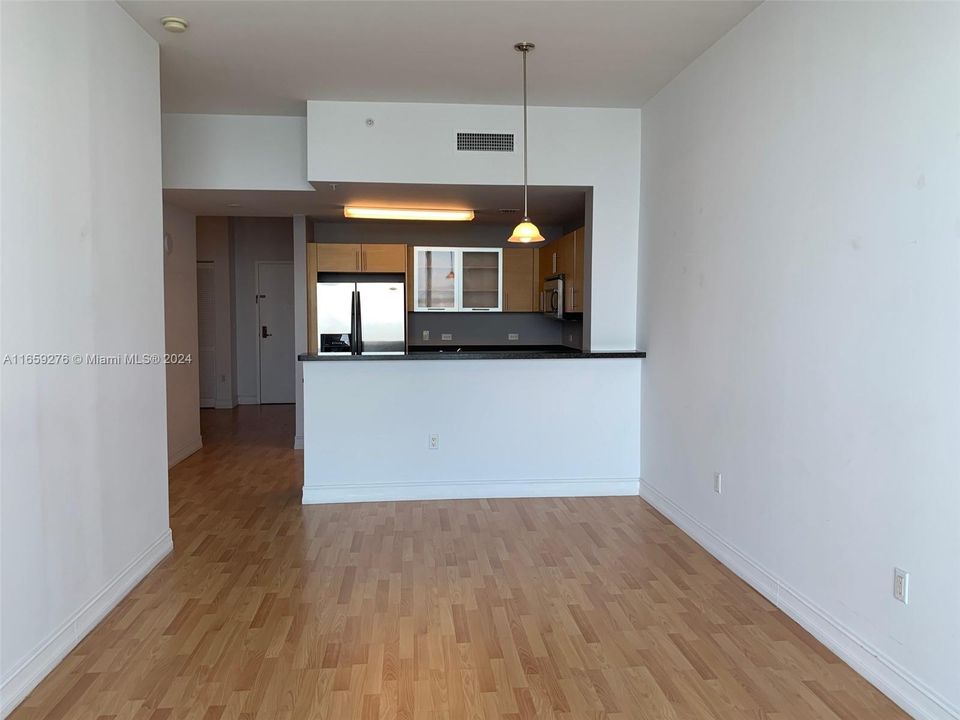 For Sale: $590,000 (1 beds, 2 baths, 950 Square Feet)