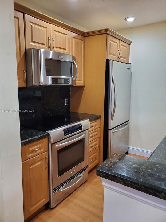 For Rent: $2,450 (2 beds, 2 baths, 992 Square Feet)