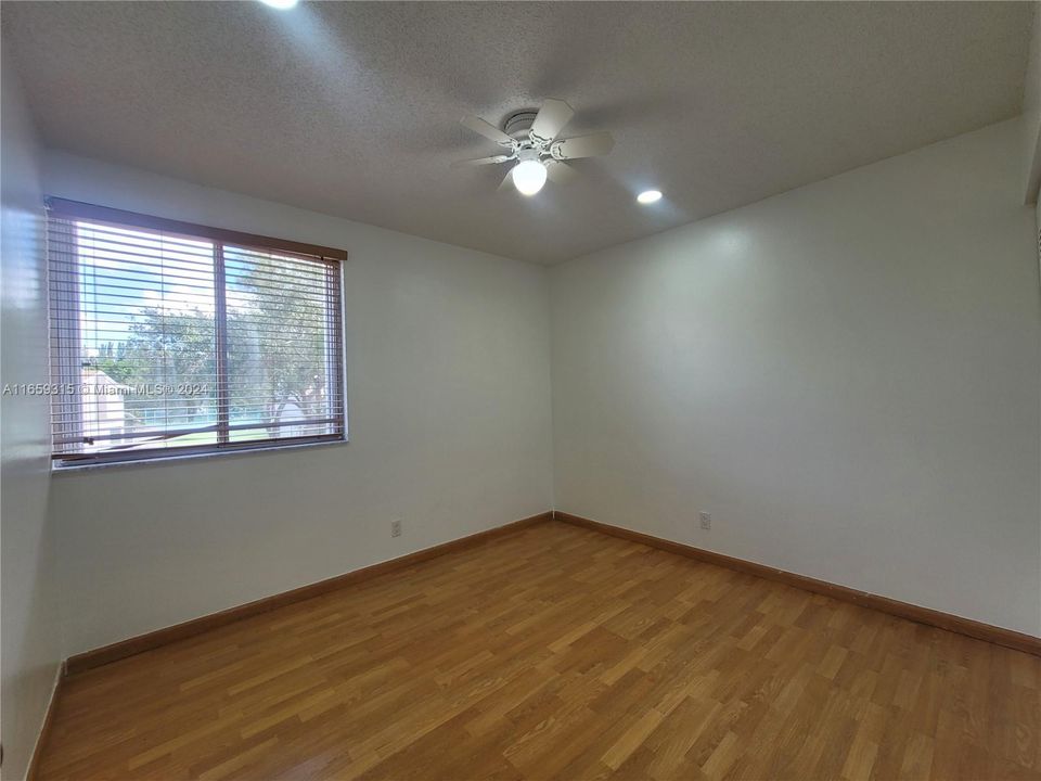 For Rent: $3,200 (3 beds, 2 baths, 1400 Square Feet)