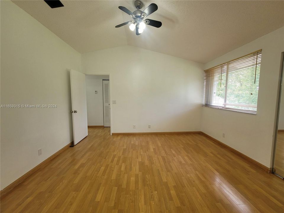 For Rent: $3,200 (3 beds, 2 baths, 1400 Square Feet)