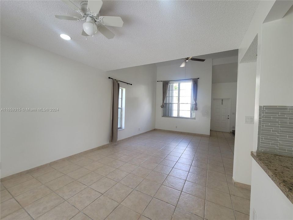 For Rent: $3,200 (3 beds, 2 baths, 1400 Square Feet)