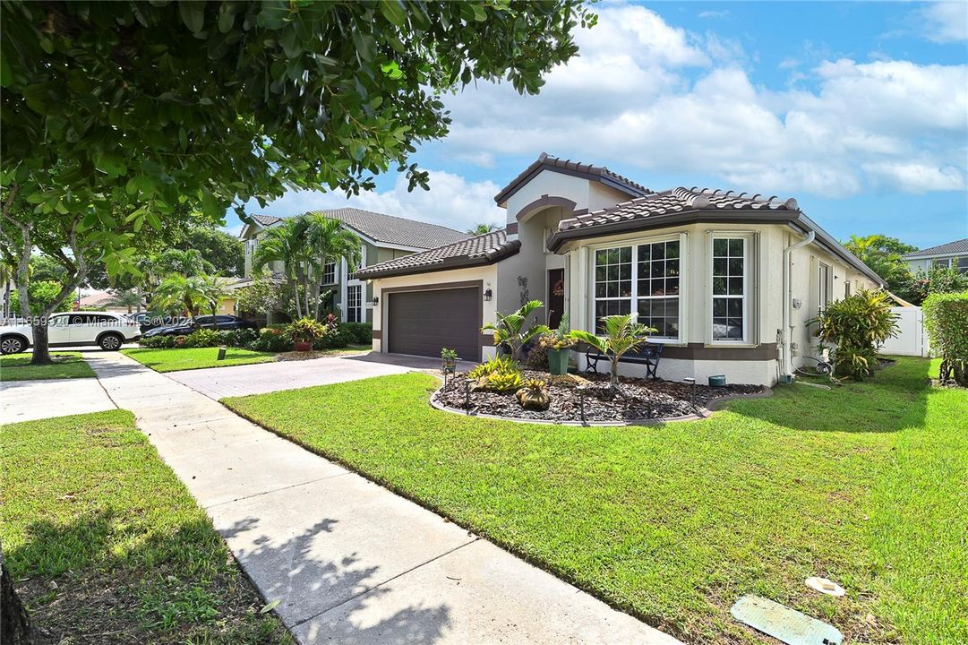 For Sale: $695,000 (4 beds, 2 baths, 2129 Square Feet)