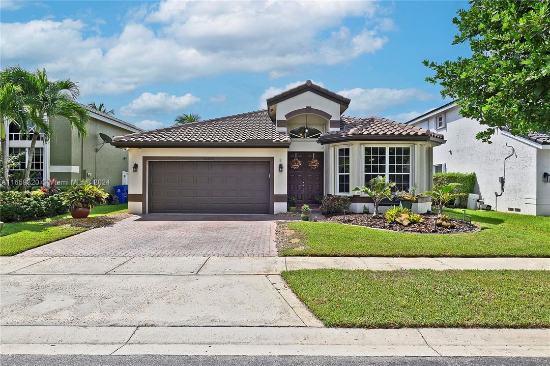 For Sale: $695,000 (4 beds, 2 baths, 2129 Square Feet)