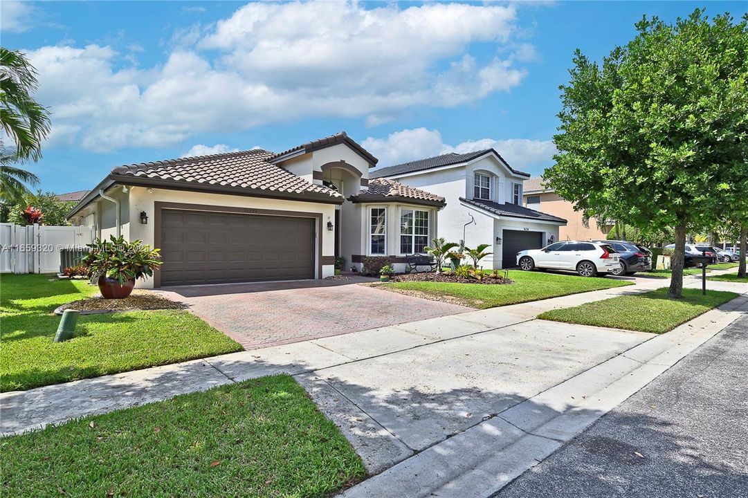 For Sale: $695,000 (4 beds, 2 baths, 2129 Square Feet)