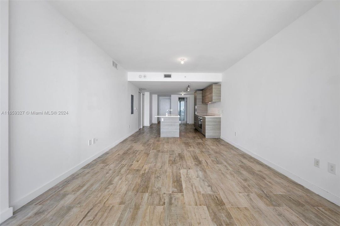 For Rent: $4,500 (1 beds, 2 baths, 945 Square Feet)