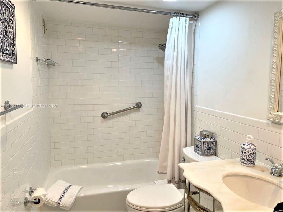 For Rent: $4,000 (2 beds, 2 baths, 1121 Square Feet)