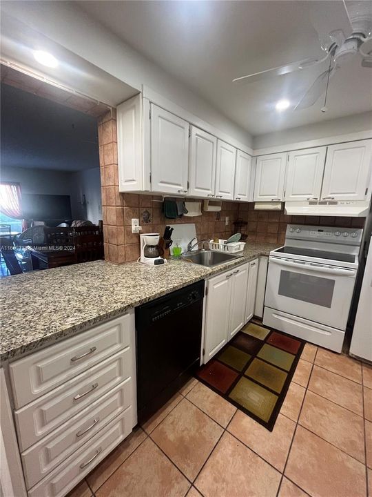 For Sale: $145,000 (2 beds, 2 baths, 960 Square Feet)