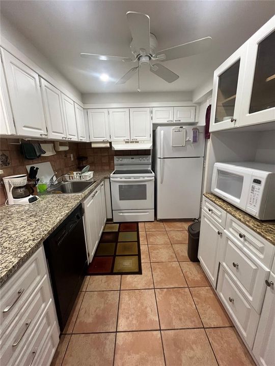 For Sale: $145,000 (2 beds, 2 baths, 960 Square Feet)