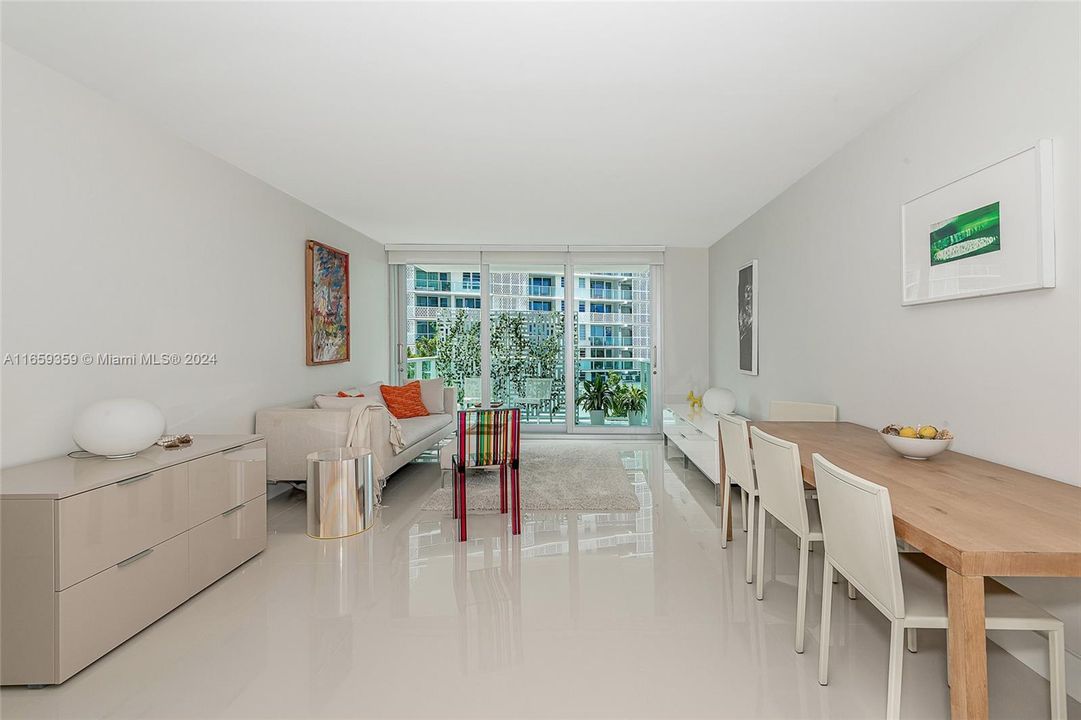 For Sale: $495,000 (1 beds, 1 baths, 852 Square Feet)