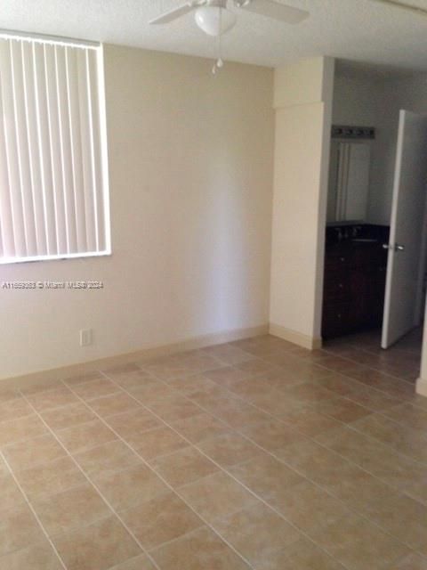 For Rent: $2,100 (2 beds, 2 baths, 965 Square Feet)