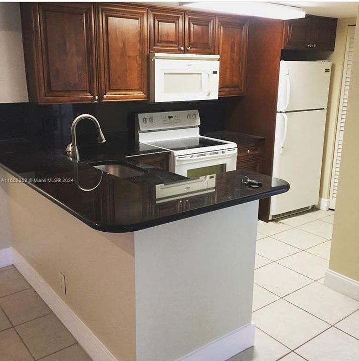 For Rent: $2,100 (2 beds, 2 baths, 965 Square Feet)