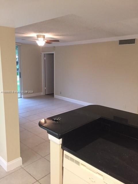 For Rent: $2,100 (2 beds, 2 baths, 965 Square Feet)