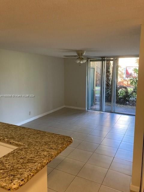 For Rent: $1,750 (1 beds, 1 baths, 734 Square Feet)