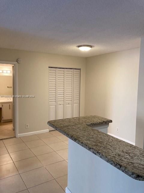 For Rent: $1,750 (1 beds, 1 baths, 734 Square Feet)