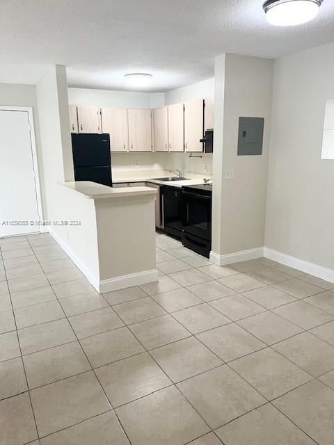 For Rent: $1,900 (2 beds, 1 baths, 940 Square Feet)