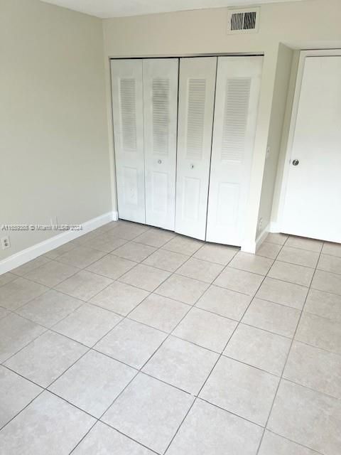 For Rent: $1,900 (2 beds, 1 baths, 940 Square Feet)