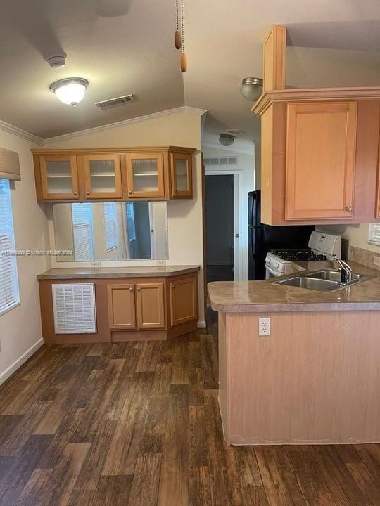 For Sale: $79,000 (2 beds, 1 baths, 1130 Square Feet)